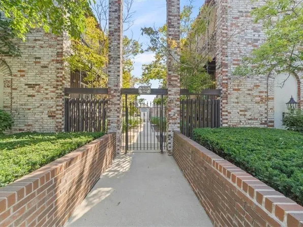 5015 Walnut St APT A, Kansas City, MO 64112