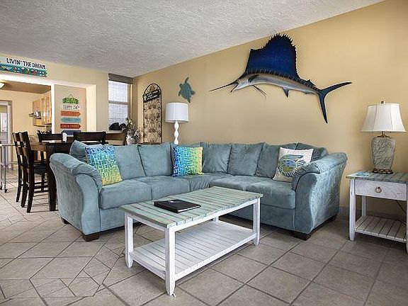 5th image of 915 Eisenhower Dr #301
