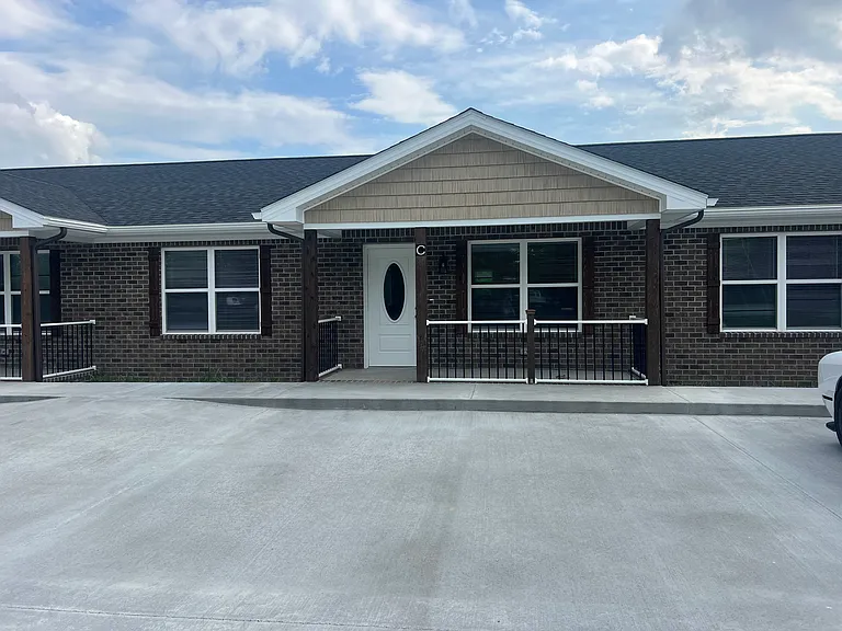 500 Hunters Cir #B — Photo 3