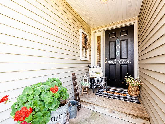 3rd image of 605 W Parsons Ave