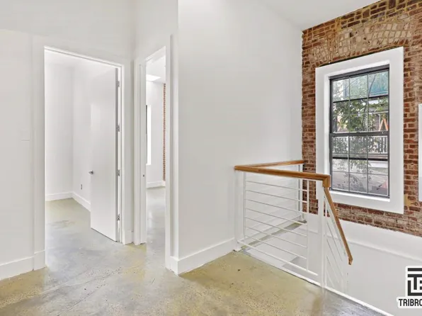 753 Lexington Avenue image 1 of 9