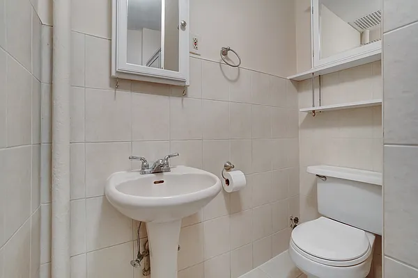 Rented by Twyford Real Estate | media 10
