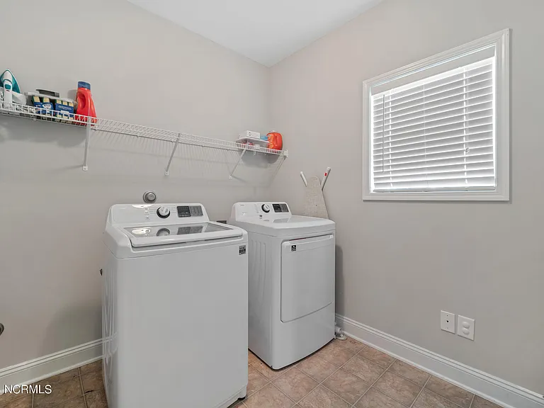 270 Silver Hills Dr — Photo 11