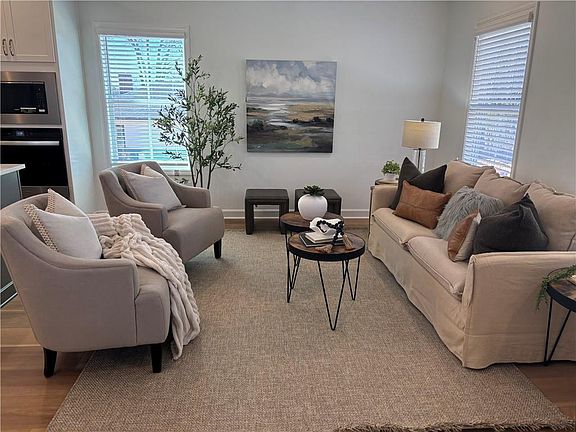 4th image of 303 Frasier St