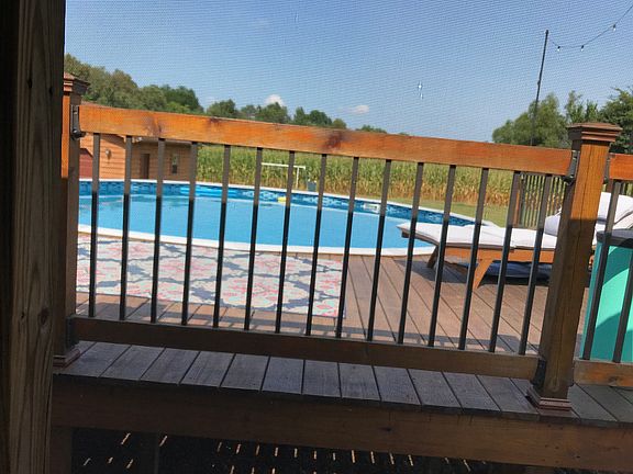 24' above ground pool w/deck