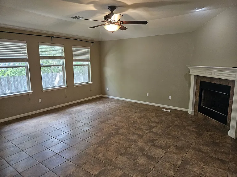 11208 Friendship Dr — Photo 5