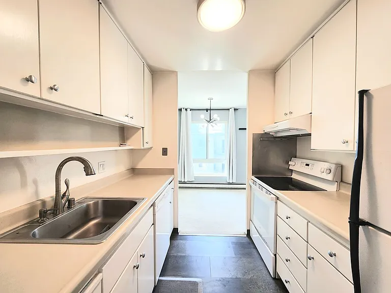 816 N Delaware St #401 — Photo 8
