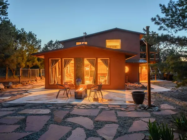 438 S Carson Rd, Carson, NM 87517