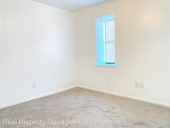 5th image of 2129 Beaumont Dr APT C