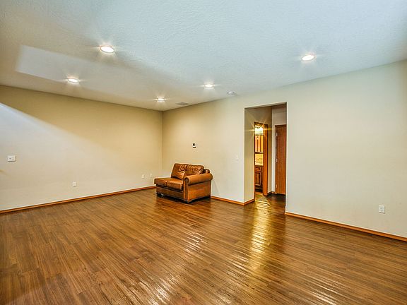 4th image of 820 E Nora Ave #2