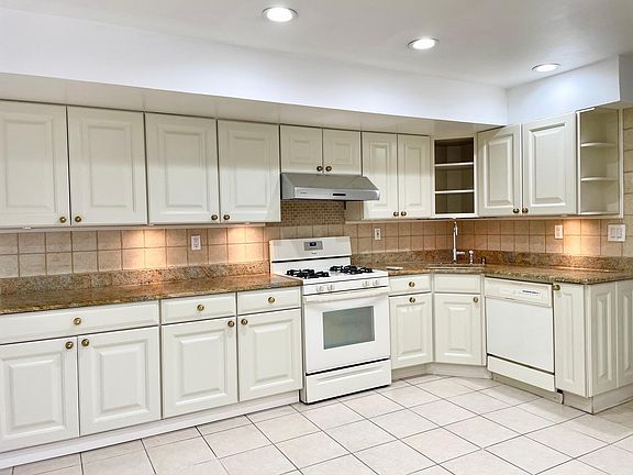 5th image of 28 E Broadway #1