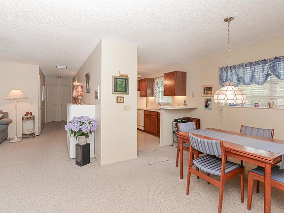5th image of 7 Lake Vista Trail #201
