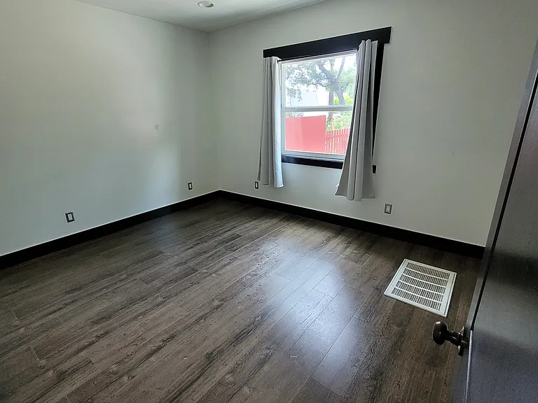 1780 N Summit Ave #1780 — Photo 8
