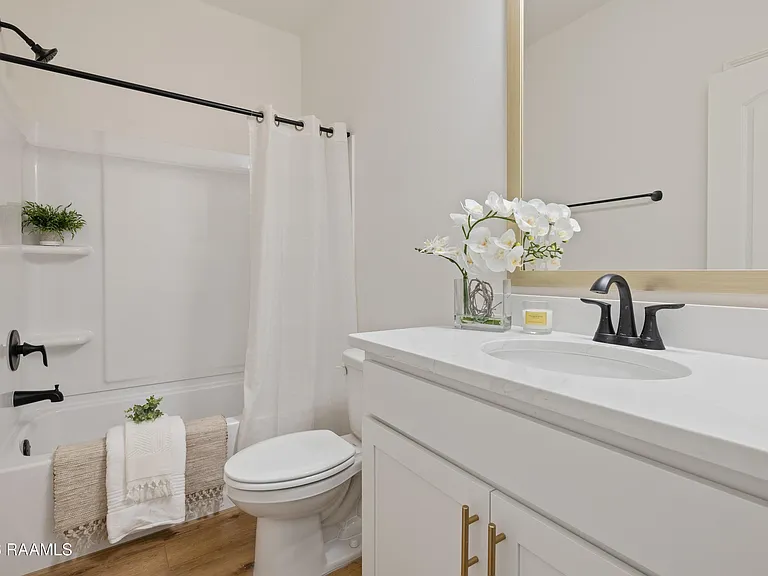107 Lotus St — Photo 21