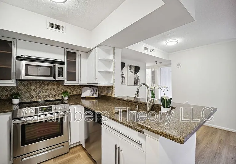 2400 Clarendon Blvd #201 — Photo 6