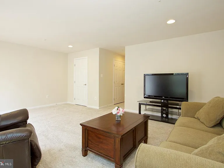 1050 Wisdom Ct — Photo 18