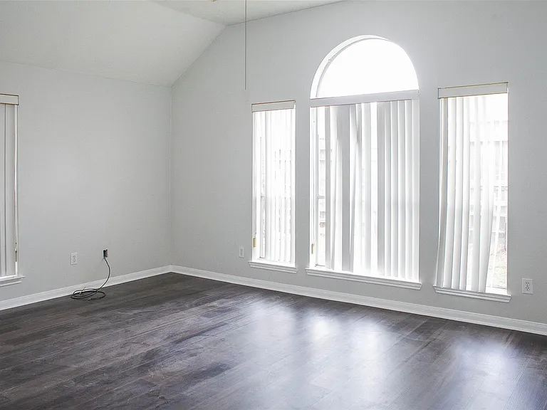 6223 Newbury Dr — Photo 17