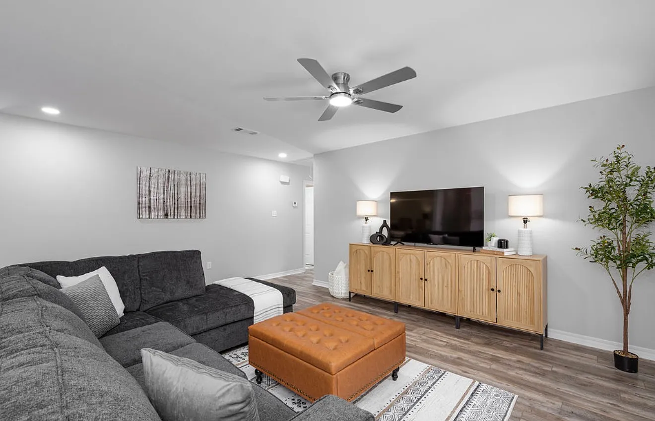3 bed, 1642 sqft, $2,200 — Photo 2
