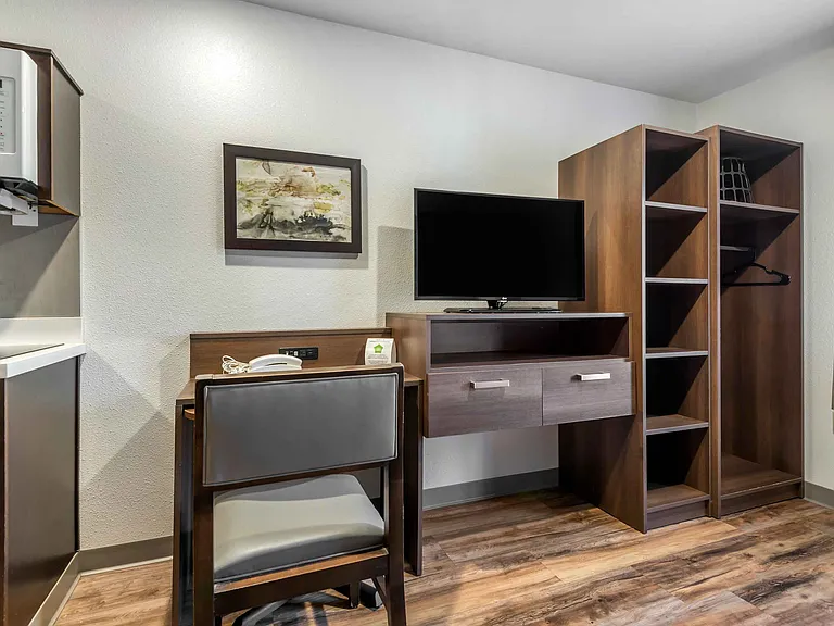 Studio Suite - 1 Queen Bed