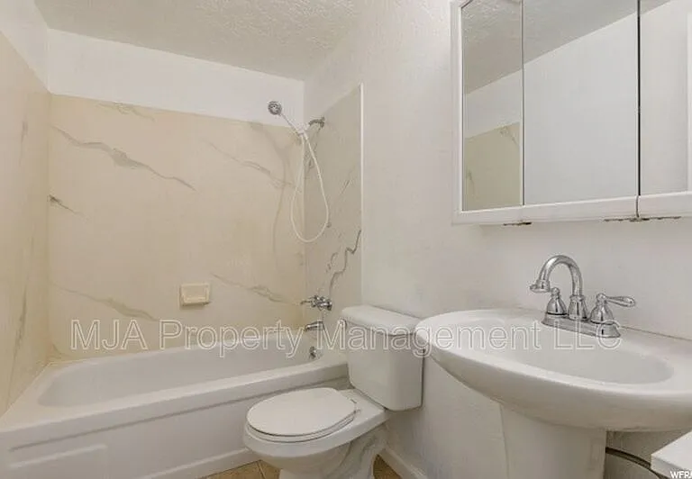 2523 S Lakecrest Dr #2 — Photo 8