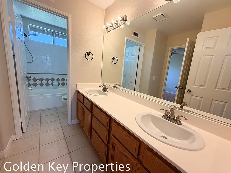 533 Edgewater Ave — Photo 23