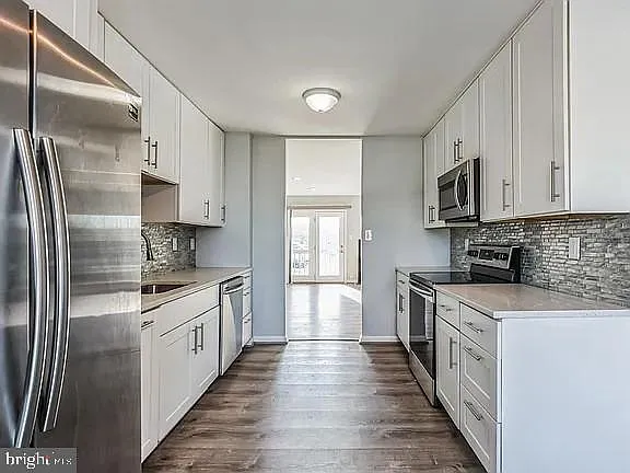 3 bed, 2.5 bath, 2068 sqft, $3,375 — Photo 3