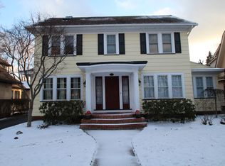 135 Warrington Dr, Rochester, NY 14618