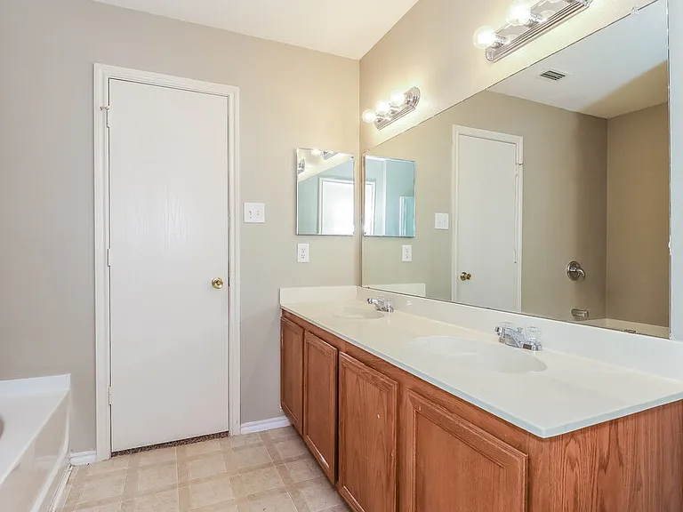 4013 Foxhound Ln — Photo 13