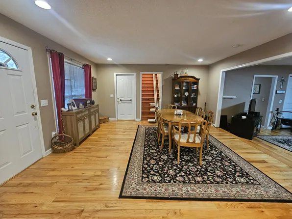 2411 Sherwood Rd, Sewanee, TN 37375