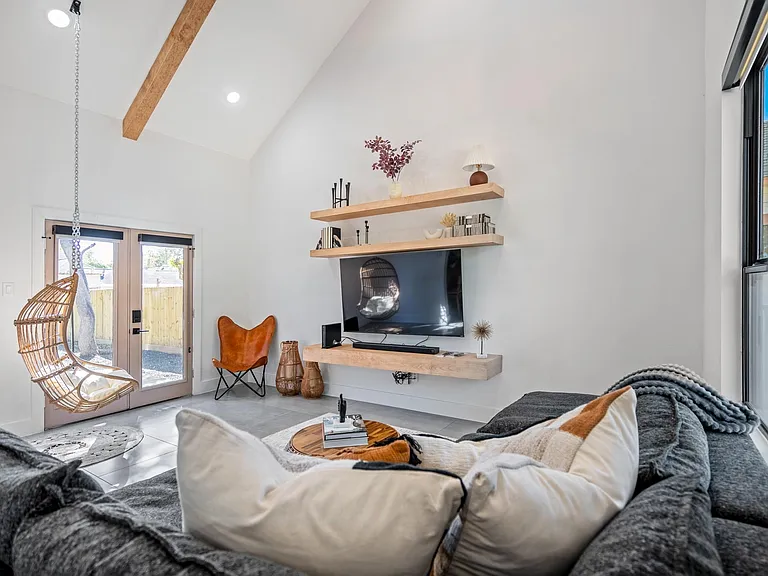 207 S Lockwood Dr #1 — Photo 8