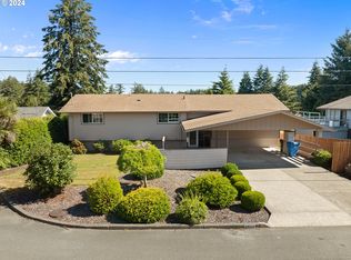 2820 Country Club Ct, Reedsport, OR 97467