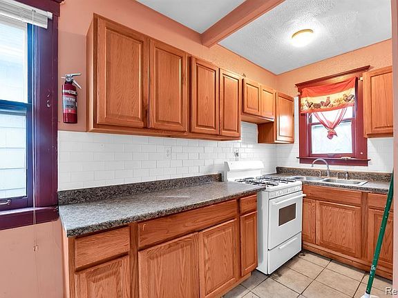 5th image of 9506 Charest St