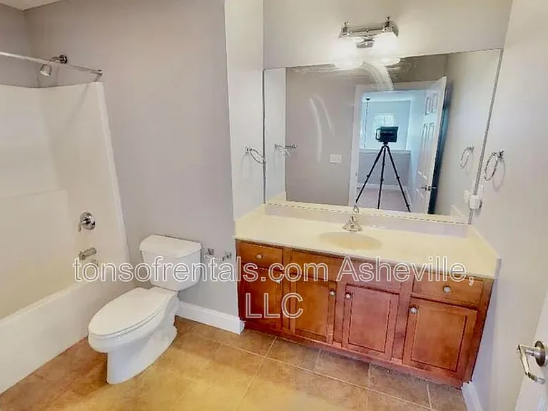 130 Downing Park Ct — Photo 12