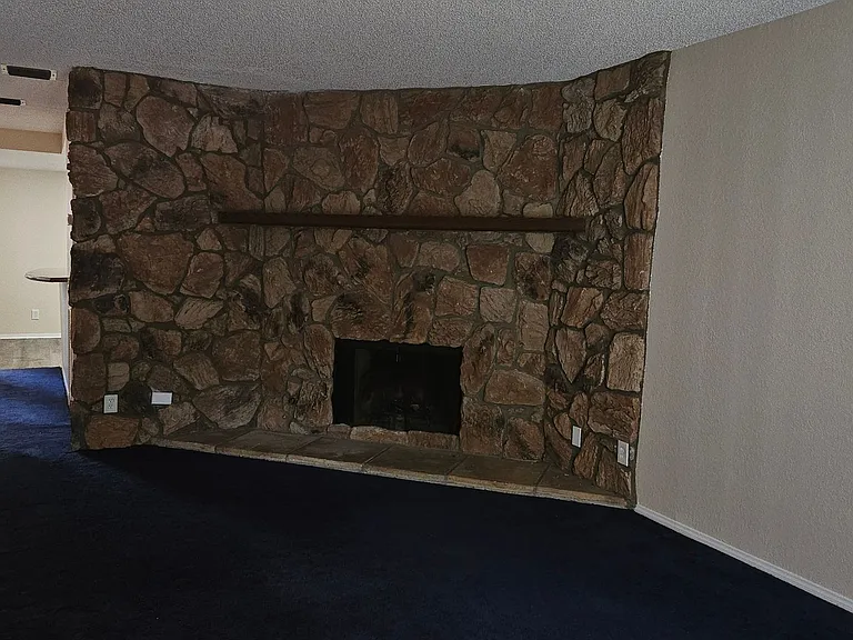 109 E Rosewood Ct — Photo 6