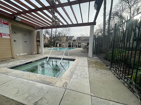 3rd image of 1019 Dornajo Way APT 238