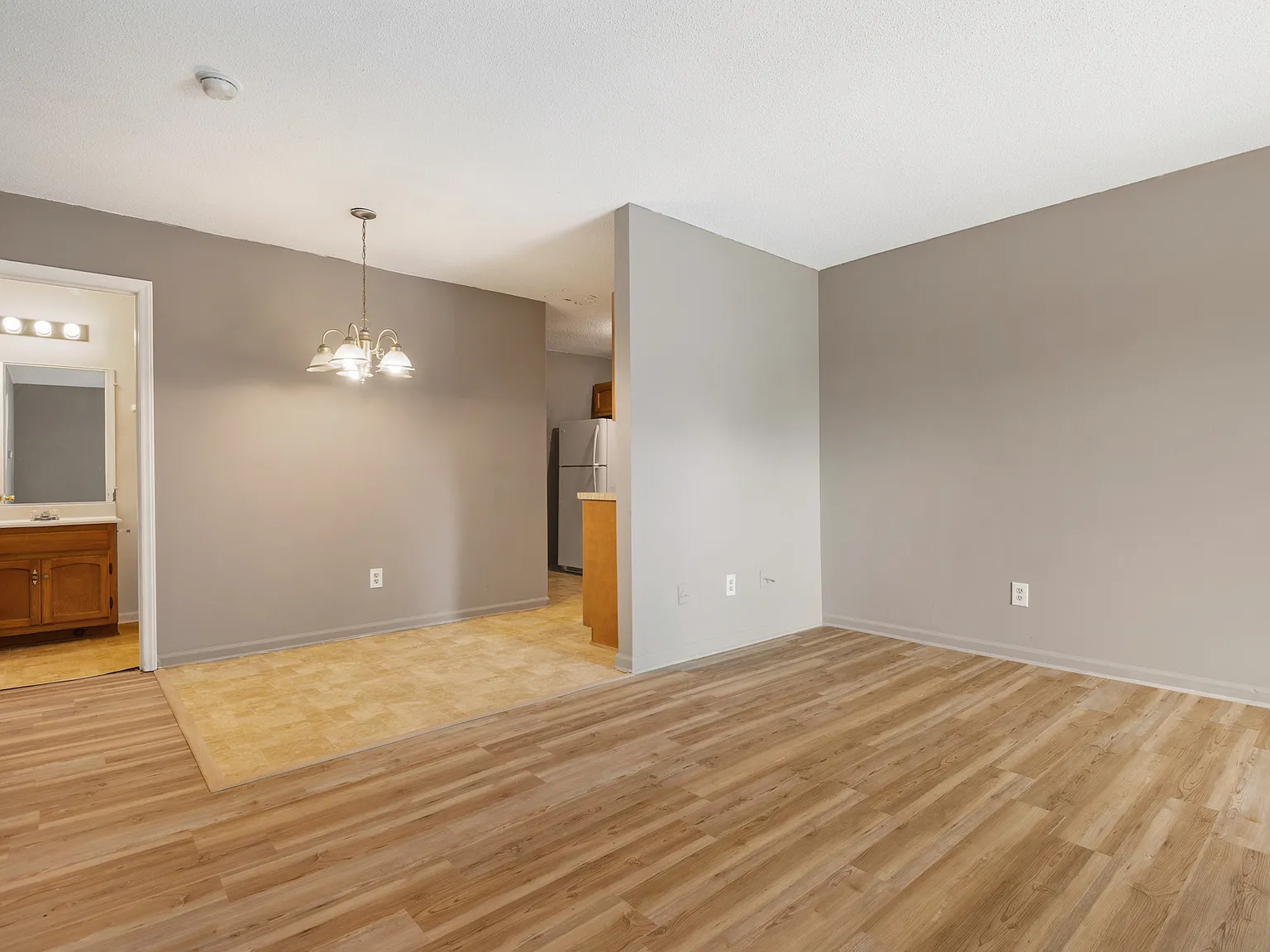 2 bed, 900 sqft, $995 — Photo 4