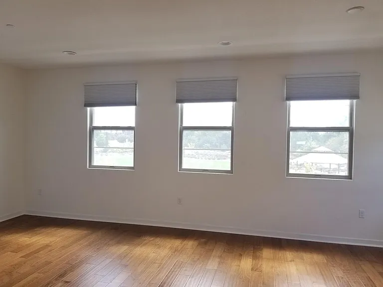 1068 Pear Orchard Dr — Photo 16