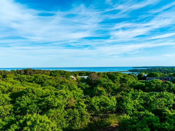 32 Stonewall Rd, Chilmark, MA 02535