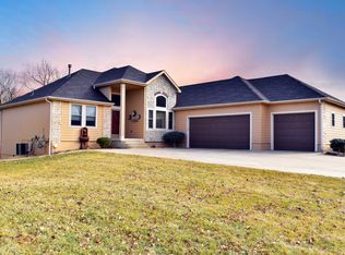 4402 SE Oakwood St, Topeka, KS 66609