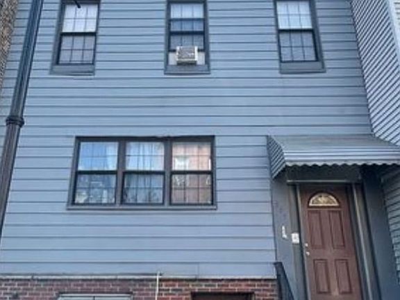 2nd image of 557 Newark Ave #3