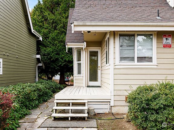5th image of 3220 Carrington Way
