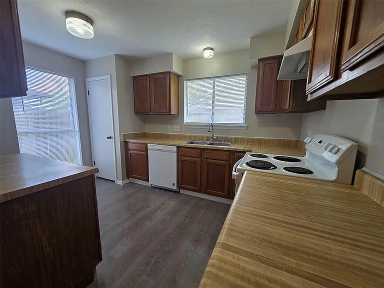 2777 Forest Point Dr — Photo 4