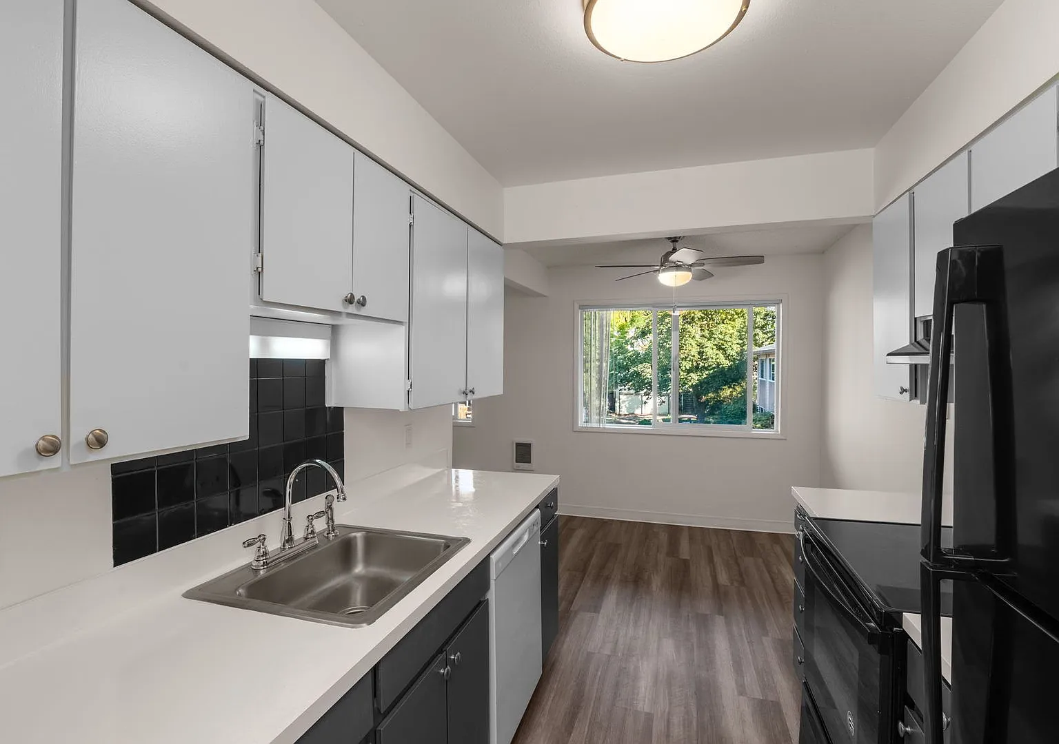 27th East Apartments — Photo 4