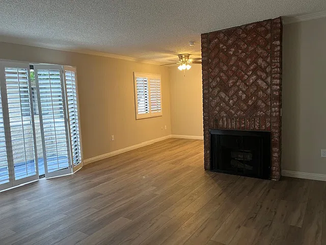 Oak Village — Photo 4