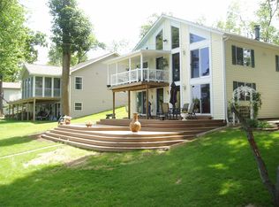 8752 Lake Dr, Springport, MI 49284