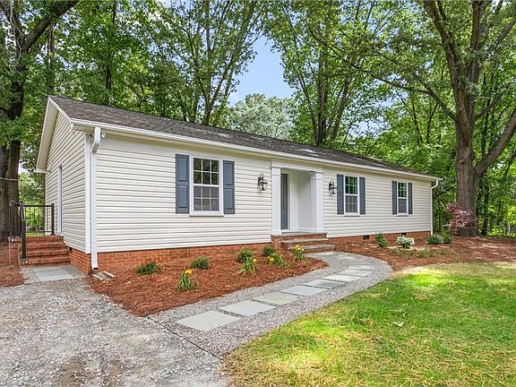 4th image of 4611 Rosemary Dr