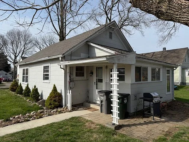Building Photo - 239 Oak St