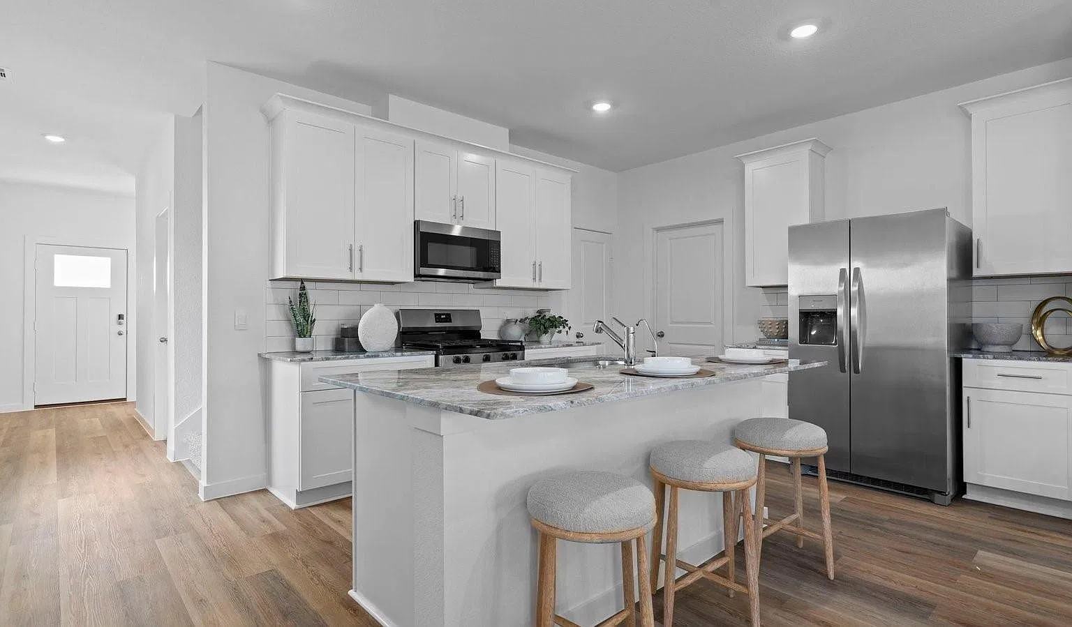 4 bed, 2.5 bath, 2042 sqft, $2,375 — Photo 4