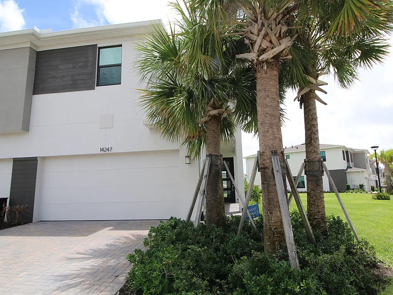 14247 SW Solange St — Photo 2