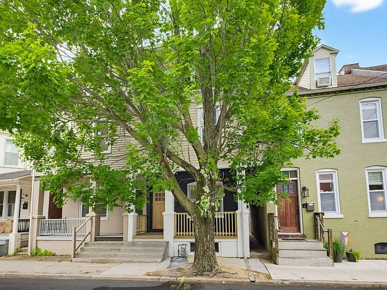 340 E Frederick St — Photo 2
